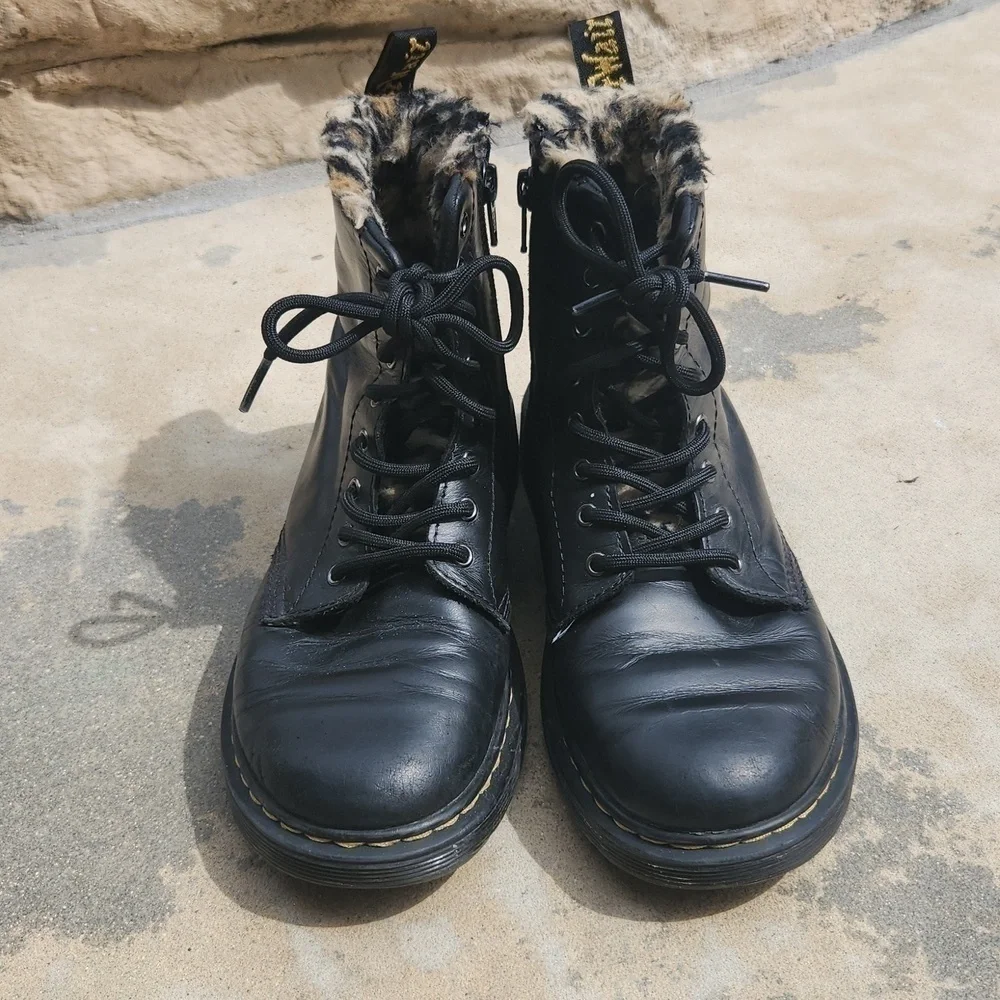 Dr. Martens 1460 Serena black Fluff cheetah Leather boots size 5